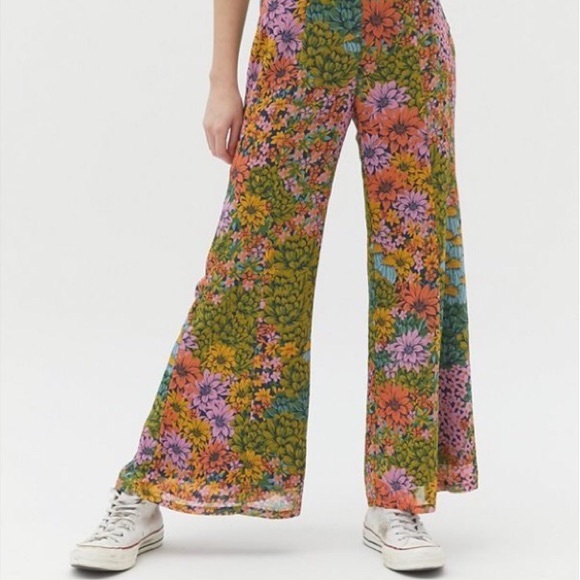 Urban Outfitters Skylar Floral Flare Pant - Picture 3 of 9